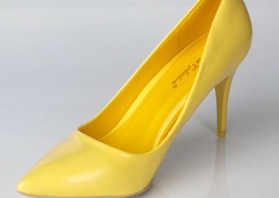 termékfotózás, sárga női cipő